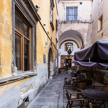 Апартаменти на вірменській 35