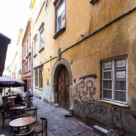 на вірменській 35