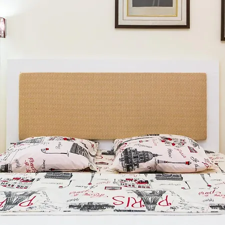 біля дзиги сучасна на вулиці вірменській 35 Apartman *