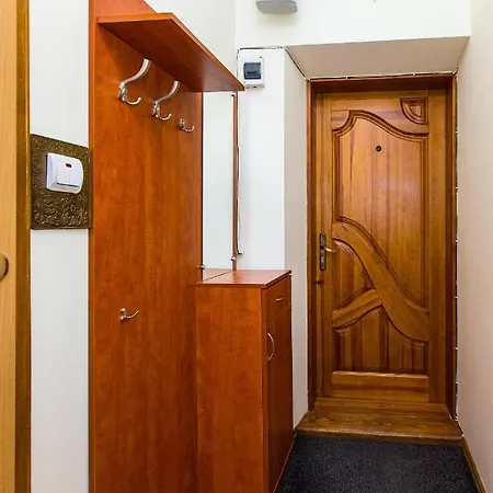 біля дзиги сучасна на вулиці вірменській 35 * Lviv