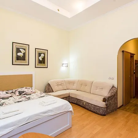 біля дзиги сучасна на вулиці вірменській 35 Lviv