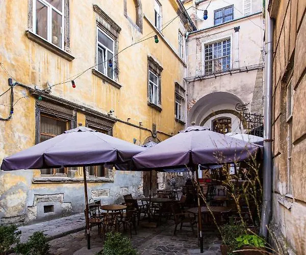 біля дзиги сучасна на вулиці вірменській 35 アパート