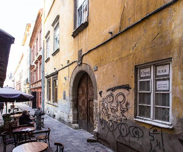 біля дзиги сучасна на вулиці вірменській 35