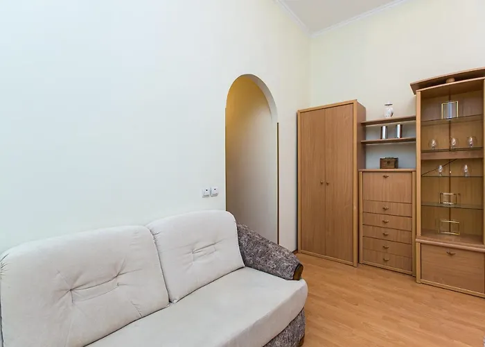 біля дзиги сучасна на вулиці вірменській 35