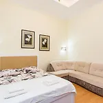 біля дзиги сучасна на вулиці вірменській 35 Apartman *